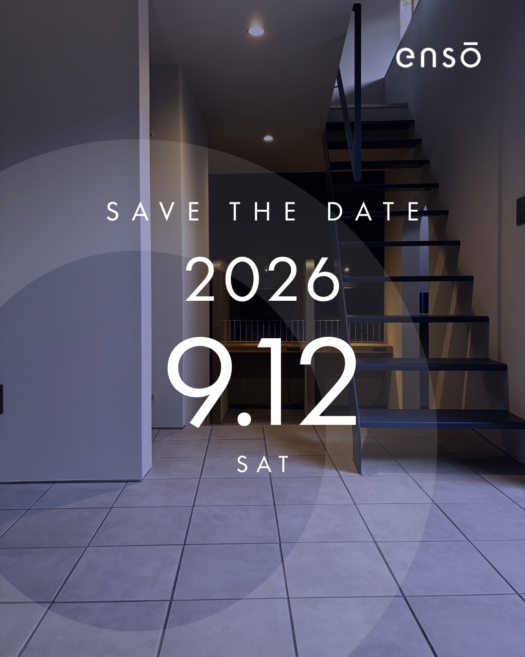 ensō グランドオープンの告知画像。SAVE THE DATE 2026 9.12 SAT の文字と、階段と土間タイルの内観写真。高山コワーキングスペース ensō